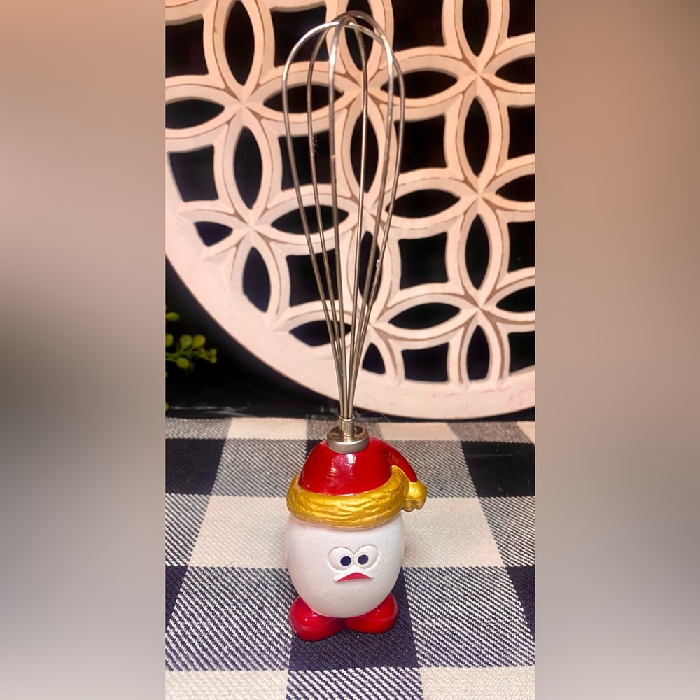 Christmas Ornament Whiskie De Noel Grumpy Egg Whisk‎ White/Red Standing Mini G2